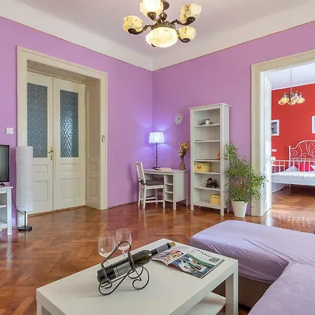 Center Big With Private Parking Apartmán