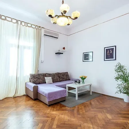 Center Big With Private Parking *