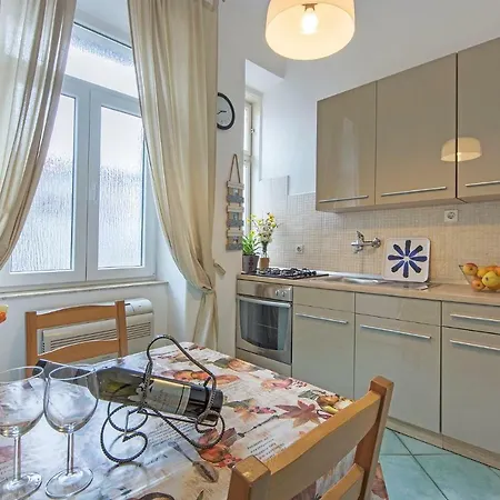 Center Big With Private Parking