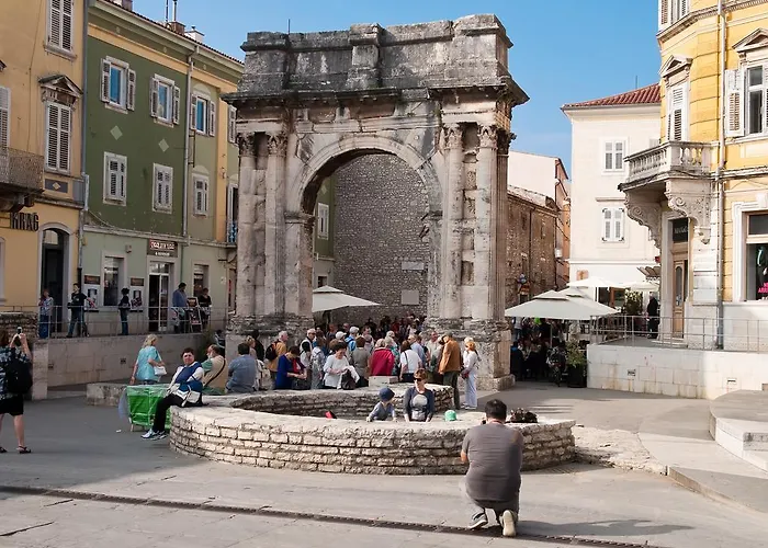Center Big With Private Parking Apartment Pula