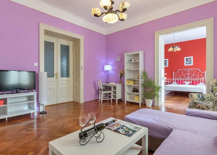 Center Big With Private Parking Apartment