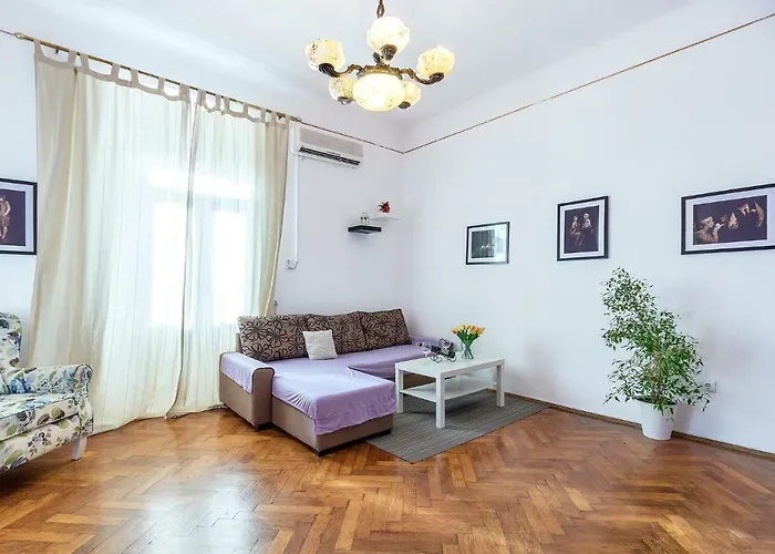 Center Big With Private Parking *