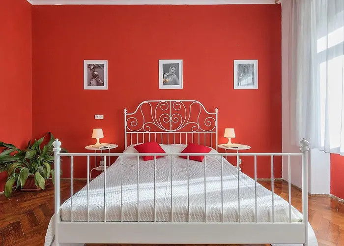 Center Big With Private Parking