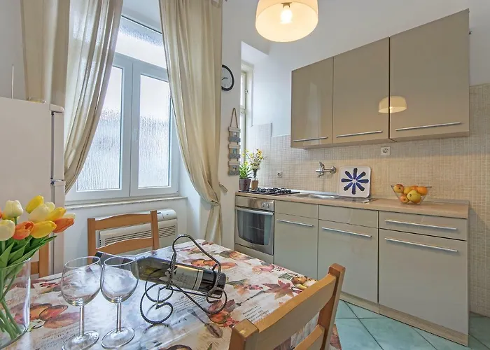 Center Big With Private Parking