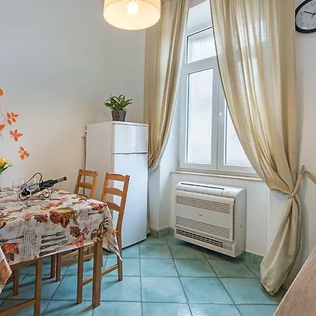 Center Big With Private Parking *